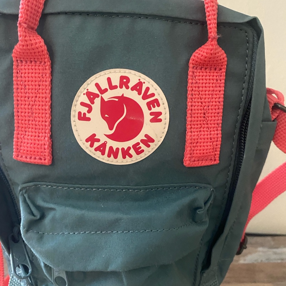 Fjallraven Kånken Mini Backpack/ Crossbody in Green and Coral - Picture 3 of 12